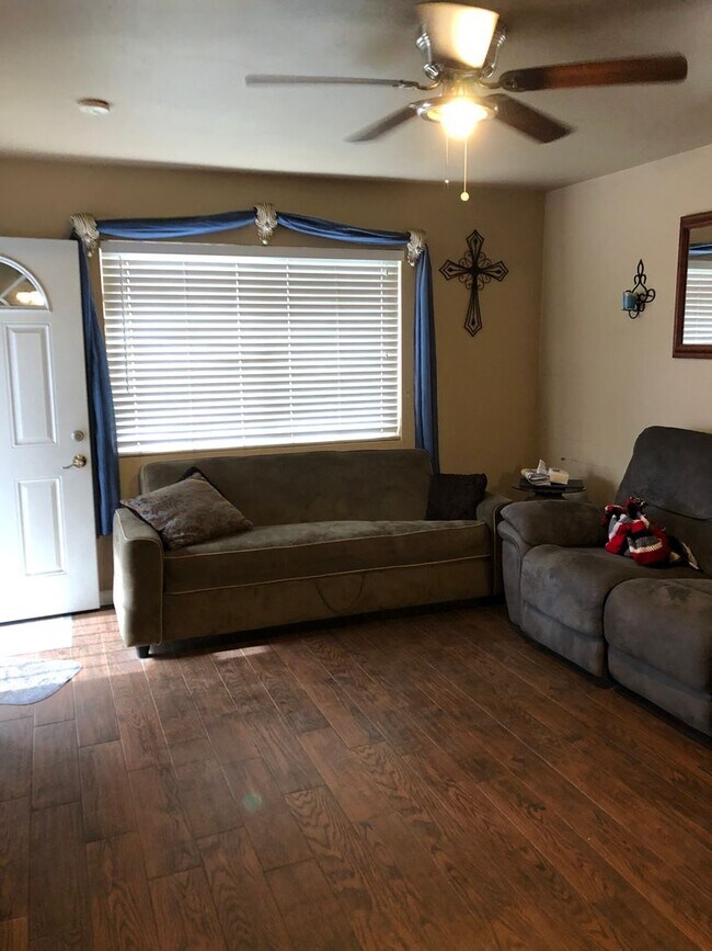 2221 Alton Pl Lemon Grove, CA 91945 photo 3
