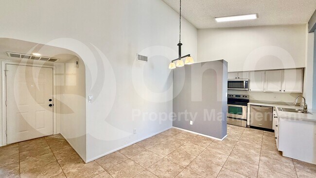 9121 N 68th Ave Peoria, AZ 85345 photo 4