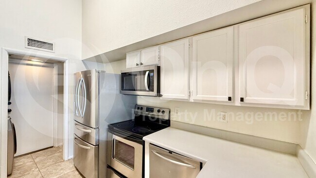 9121 N 68th Ave Peoria, AZ 85345 photo 5