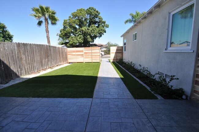 4857 Catoctin Dr San Diego, CA 92115 photo 2