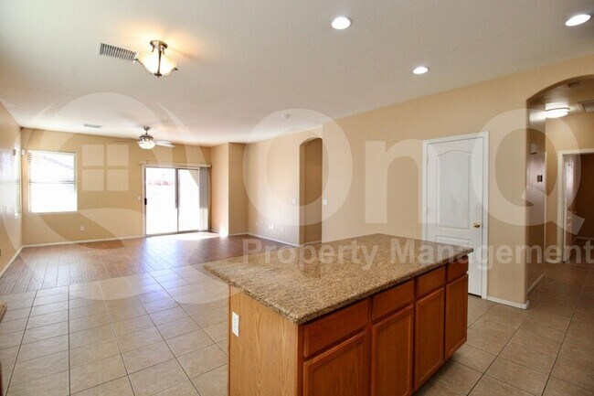 14839 W Larkspur Dr Surprise, AZ 85379 photo 5