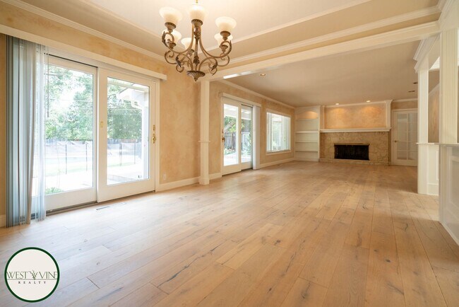 Gorgeous Four Bedroom Home | Expansive Backyard | Swimming Pool photo 5
