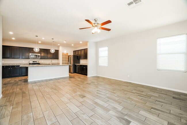 12125 W Remuda Dr Peoria, AZ 85383 photo 4