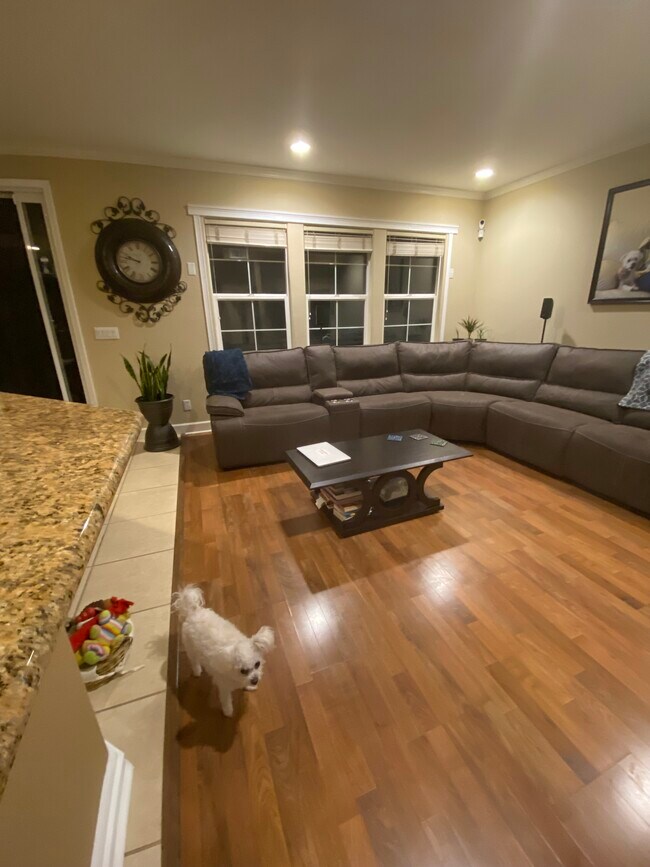 321 Mullinix Way photo 5