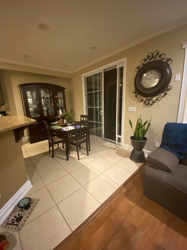 321 Mullinix Way photo 4