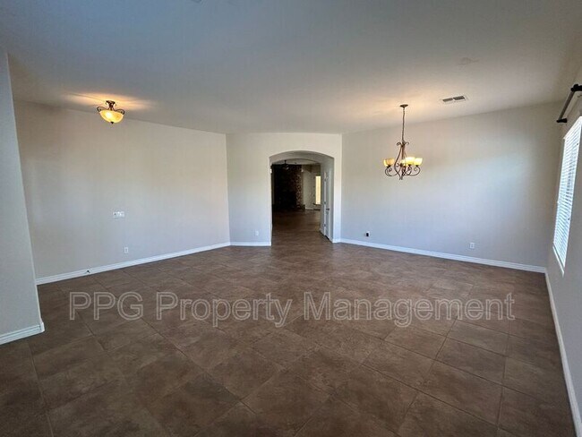 26706 N 24th Dr Phoenix, AZ 85085 photo 3