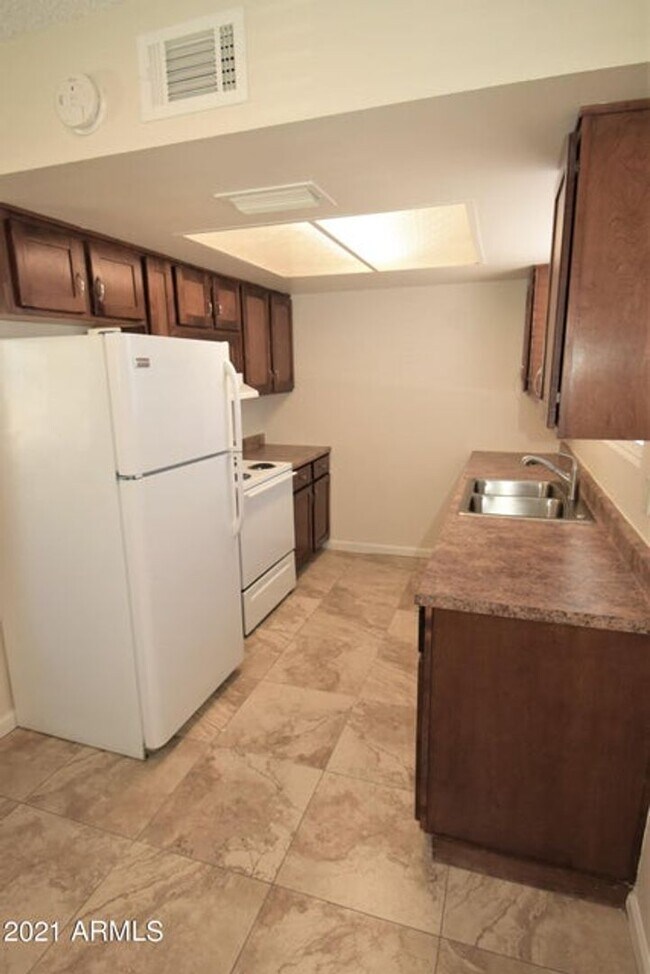 8124 N 33rd Dr Phoenix, AZ 85051 photo 3