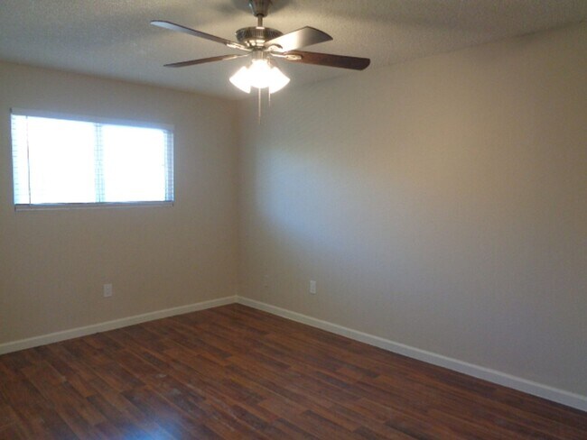8124 N 33rd Dr Phoenix, AZ 85051 photo 4