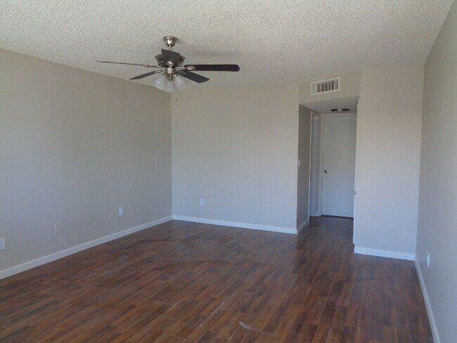 8124 N 33rd Dr Phoenix, AZ 85051 photo 2