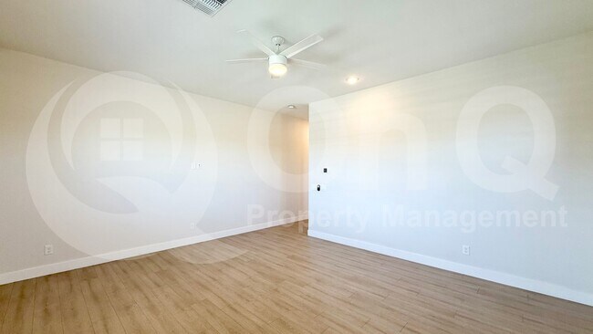 4411 W Park View Ln Glendale, AZ 85310 photo 2