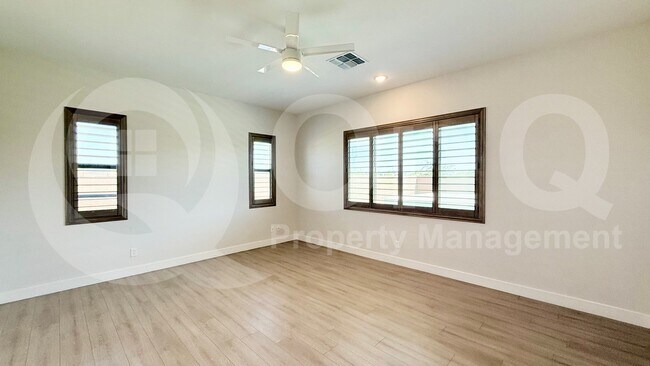 4411 W Park View Ln Glendale, AZ 85310 photo 3