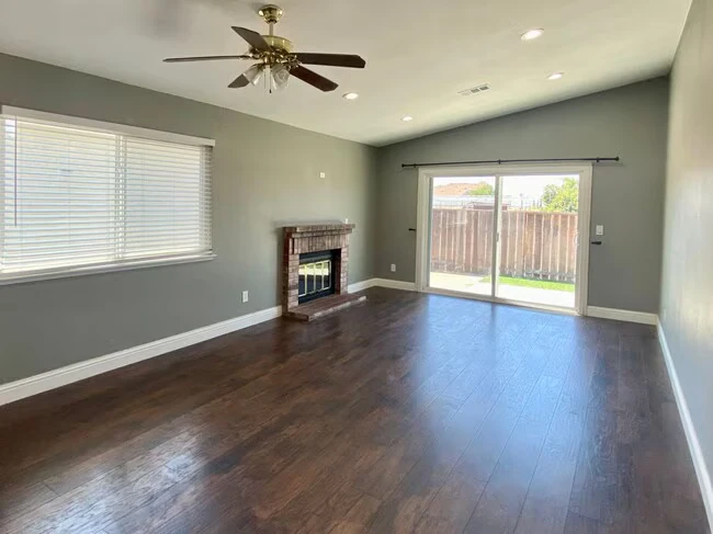 205 Almondtree Ln photo 3