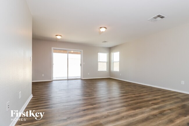 22238 W Moonlight Path Buckeye, AZ 85326 photo 4