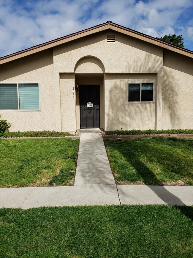1044 Turnstone Way Oceanside, CA 92057 photo 2