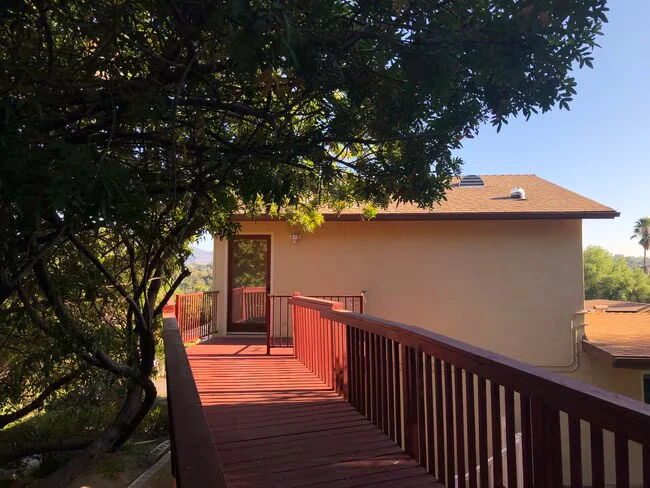 572 Plumosa Ave Vista, CA 92081