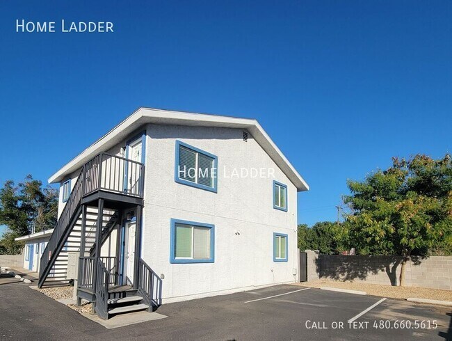 2301 N 27th St Phoenix, AZ 85008 photo 2