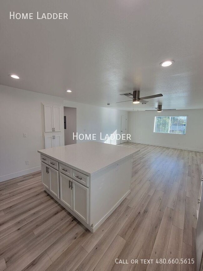 2301 N 27th St Phoenix, AZ 85008 photo 5