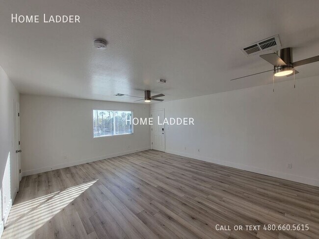 2301 N 27th St Phoenix, AZ 85008 photo 4