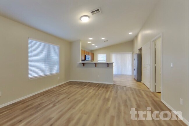 3624 S 71st Dr Phoenix, AZ 85043 photo 3