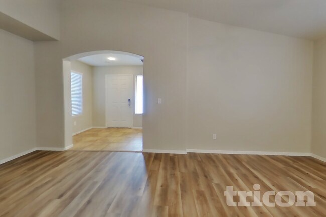 3624 S 71st Dr Phoenix, AZ 85043 photo 2