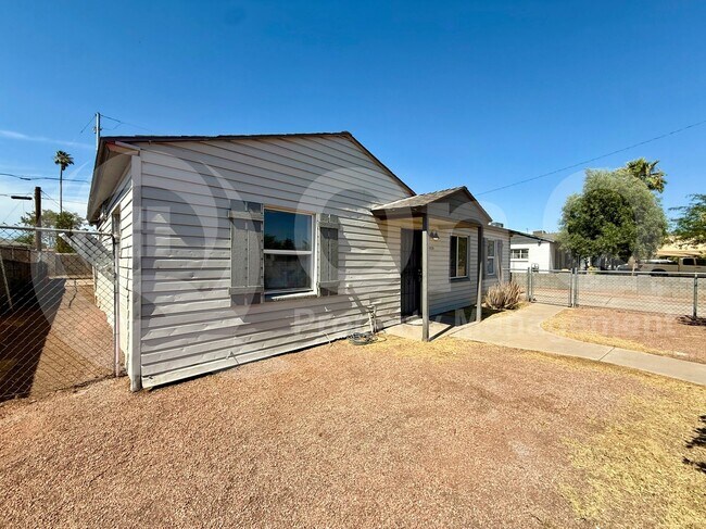 3026 W Pierce St Phoenix, AZ 85009 photo 3