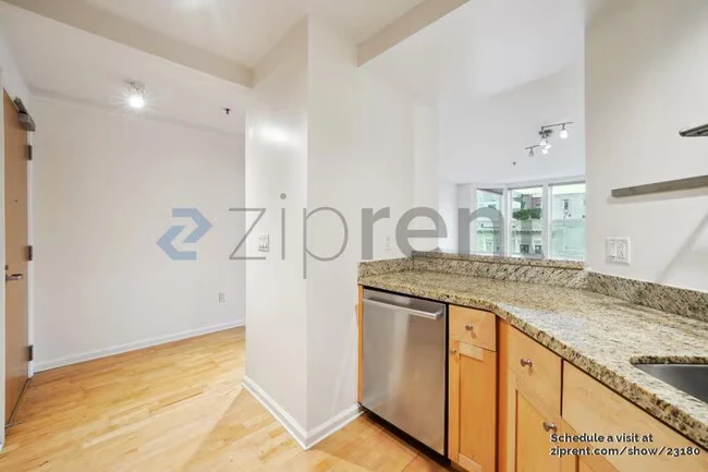 Unit 241 photo 3