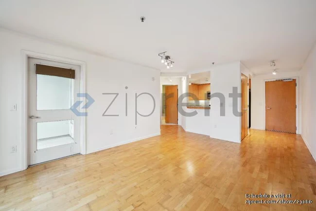 Unit 241 photo 5