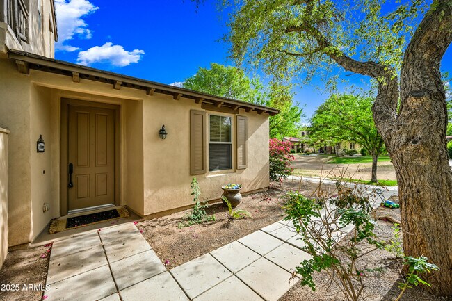 15340 W Dahlia Dr photo 4