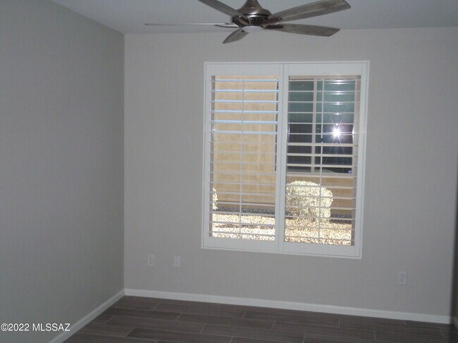 61123 E Flint Dr Oracle, AZ 85623 photo 4