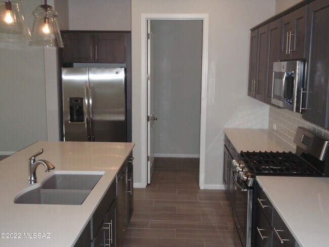 61123 E Flint Dr Oracle, AZ 85623 photo 5