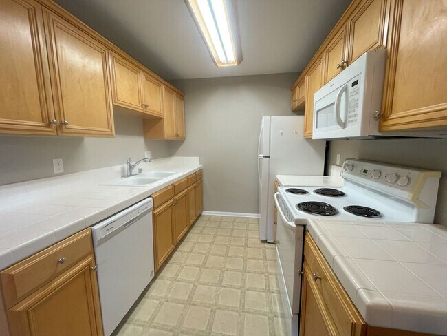 2094 E Grand Ave Escondido, CA 92027 photo 4