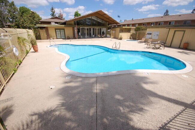 2094 E Grand Ave Escondido, CA 92027 photo 2