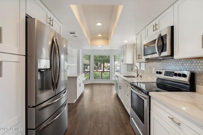 3069 E Cannon Dr Phoenix, AZ 85028 photo 5