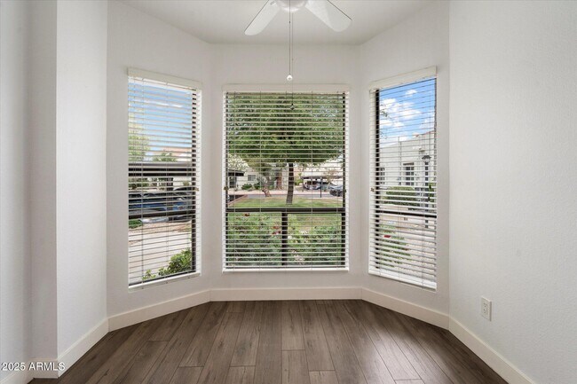 3069 E Cannon Dr Phoenix, AZ 85028 photo 4