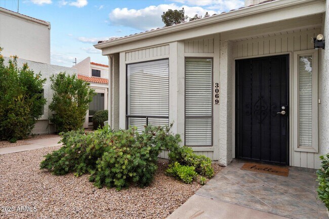 3069 E Cannon Dr Phoenix, AZ 85028 photo 3