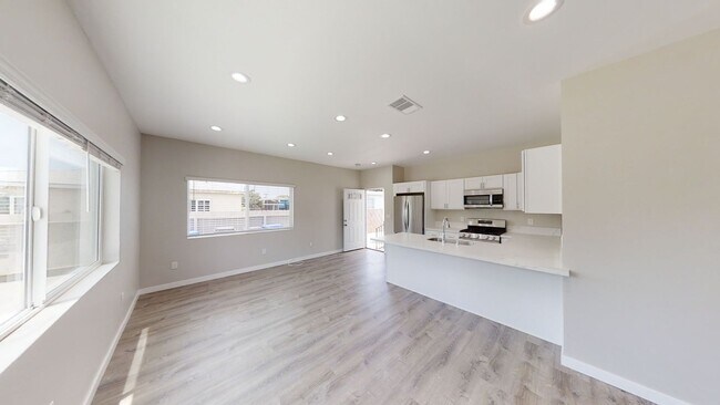 4862 Art St San Diego, CA 92115 photo 4