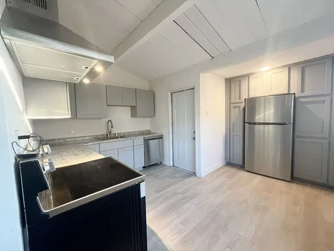 3965 Newton Ave San Diego, CA 92113 photo 4