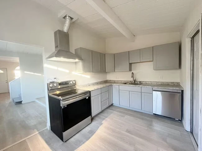 3965 Newton Ave San Diego, CA 92113 photo 3