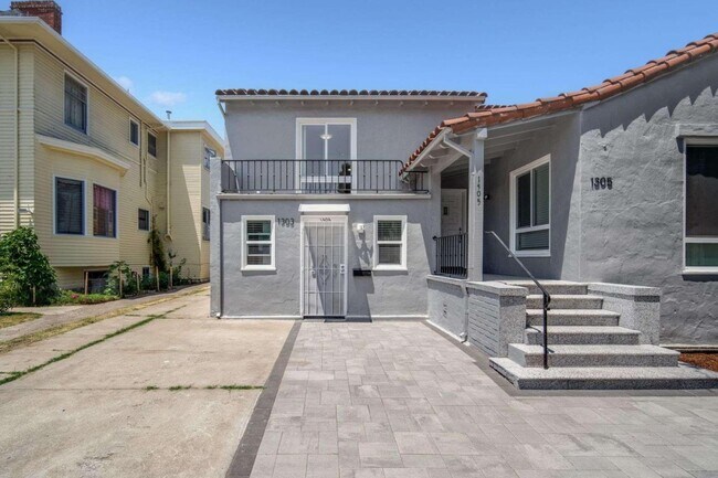 1305 Walnut St Alameda, CA 94501 photo 2
