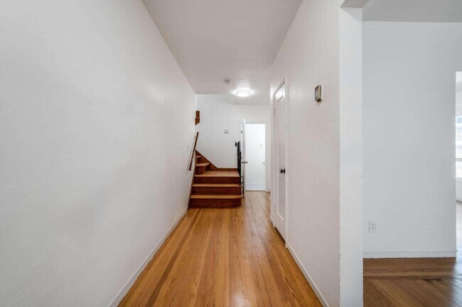 1305 Walnut St Alameda, CA 94501 photo 4