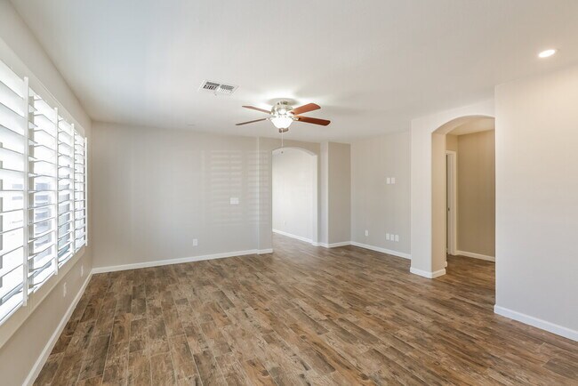 10898 W Alvarado Rd Avondale, AZ 85392 photo 5