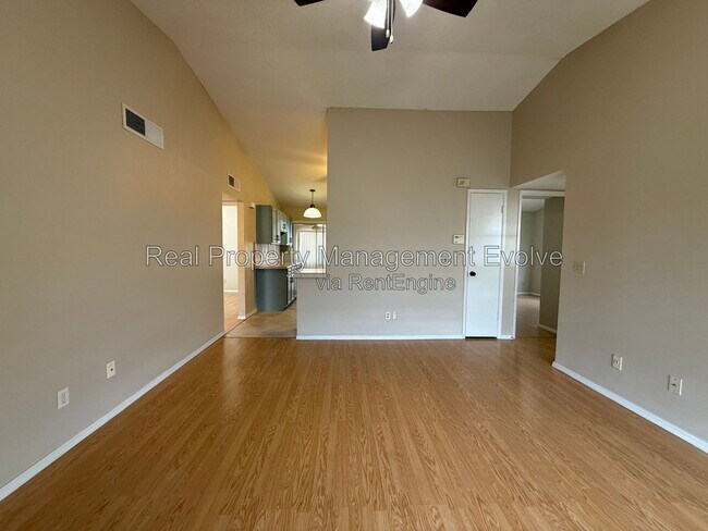 513 E Wickieup Ln Phoenix, AZ 85024 photo 3