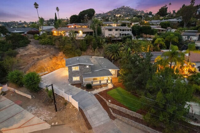 10150 Sierra Madre Rd Spring Valley, CA 91977 photo 3