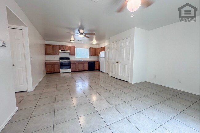 18017 N 40th Pl Phoenix, AZ 85032 photo 4