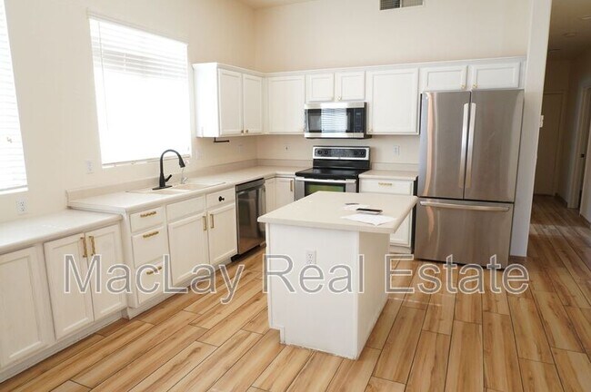 1573 W Morelos St photo 3