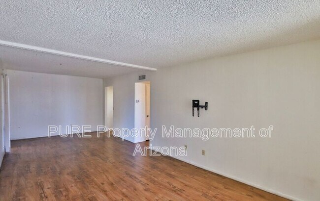 231 E 2nd Ave Mesa, AZ 85210 photo 2