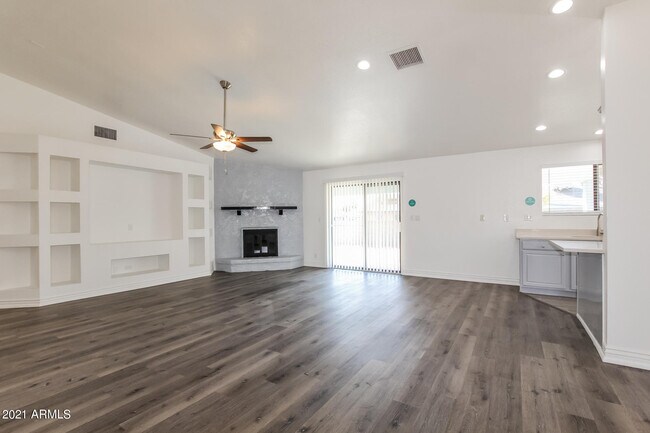 11812 N 43rd Dr Glendale, AZ 85304 photo 3