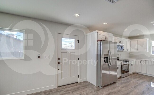 1315 W Cocopah St Phoenix, AZ 85007 photo 5