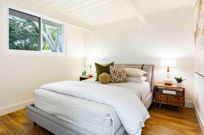 728 Seminole Way Palo Alto, CA 94303 photo 4