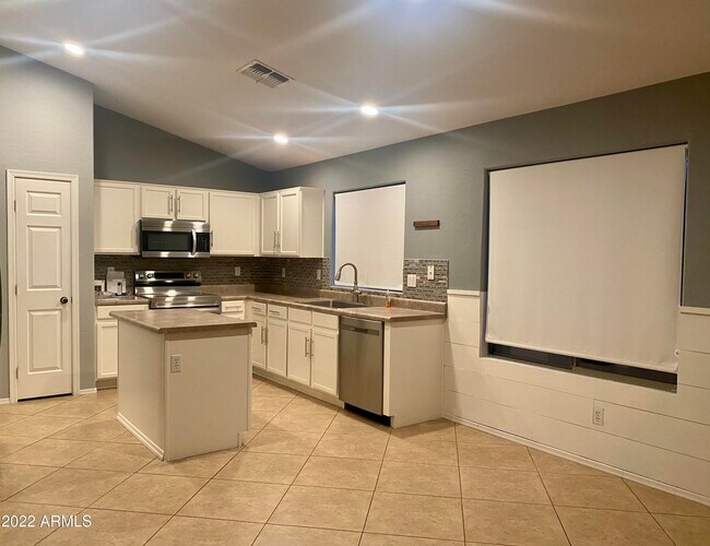 2610 N 107th Dr Avondale, AZ 85392 photo 5